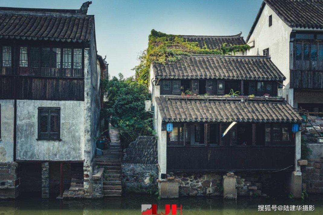 午评：国内期货主力合约涨跌不一 豆二涨超2%